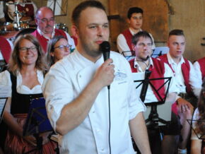 Andreas Geier begrüßt seine Gäste.