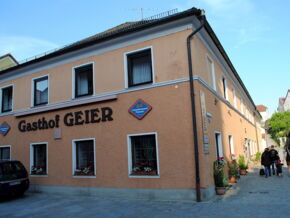 Der Grundstein für den Gasthof Geier, seit Jahr und Tag ein Aushängeschild der Stadt Wörth, ist vor 100 Jahren gelegt worden.