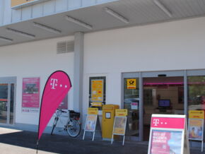 Neueröffnung gefeiert haben auch T-Punkt und Post-Agentur.